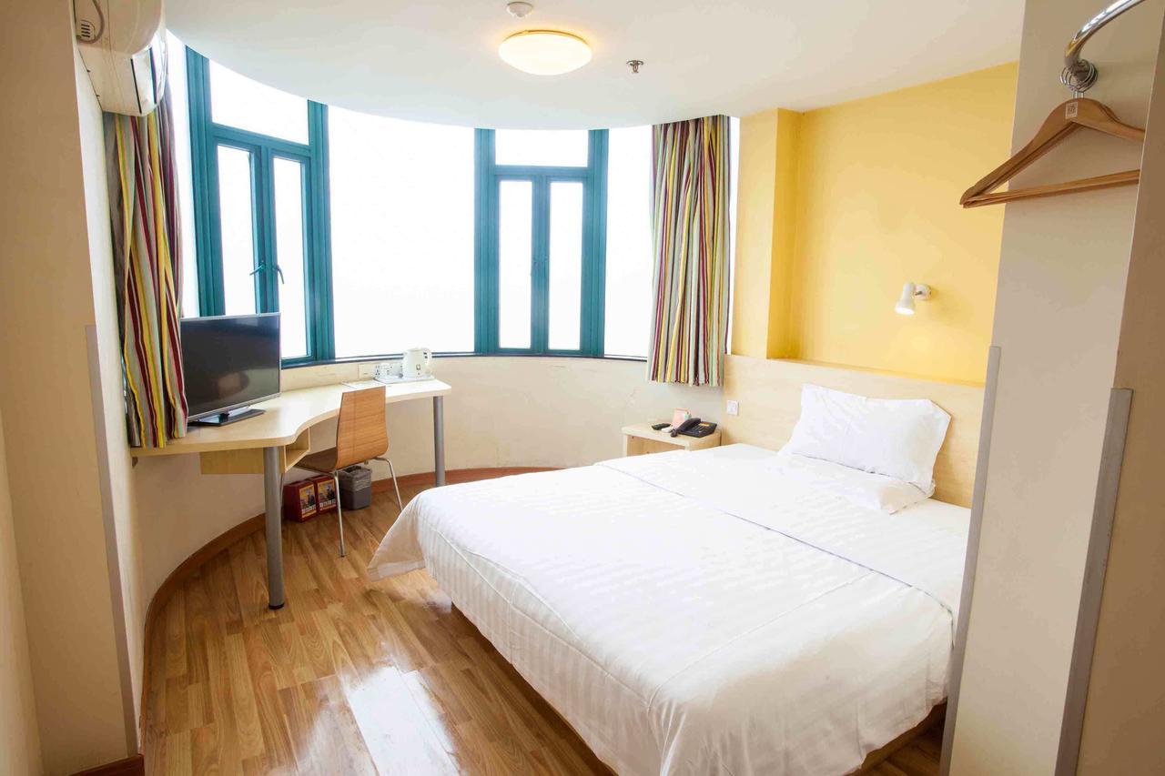 7Days Inn Yunfu Luoding Central Room photo