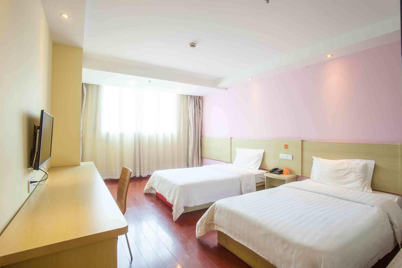 7Days Inn Yunfu Luoding Central Room photo