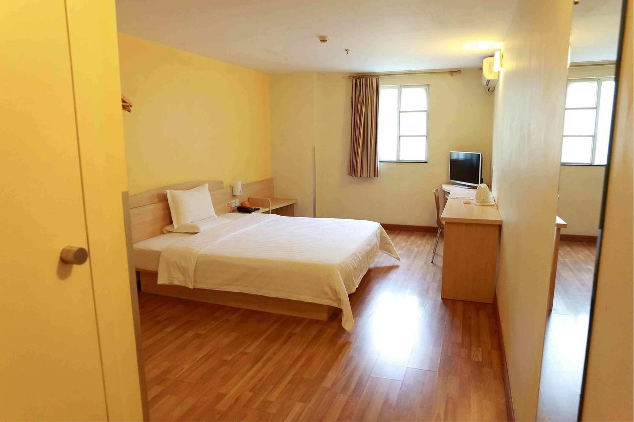 7Days Inn Yunfu Luoding Central Room photo