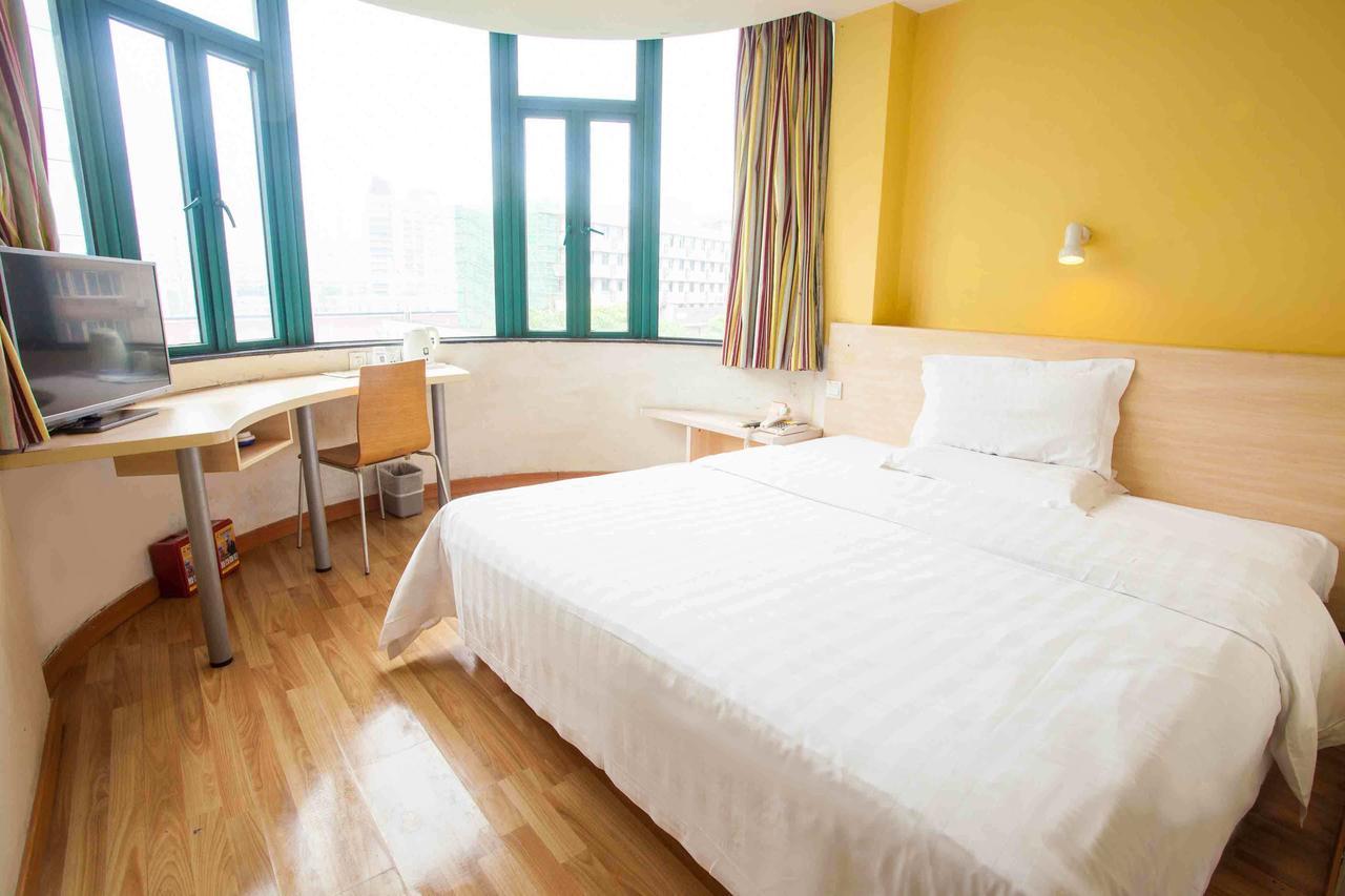 7Days Inn Yunfu Luoding Central Room photo